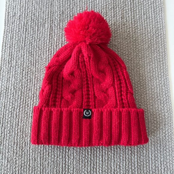 Vintage Red Cable Knit Beanie Winter Hat with Large Pom - Picture 5 of 6